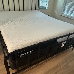 Like New Nectar Classic Memory Foam King Mattress