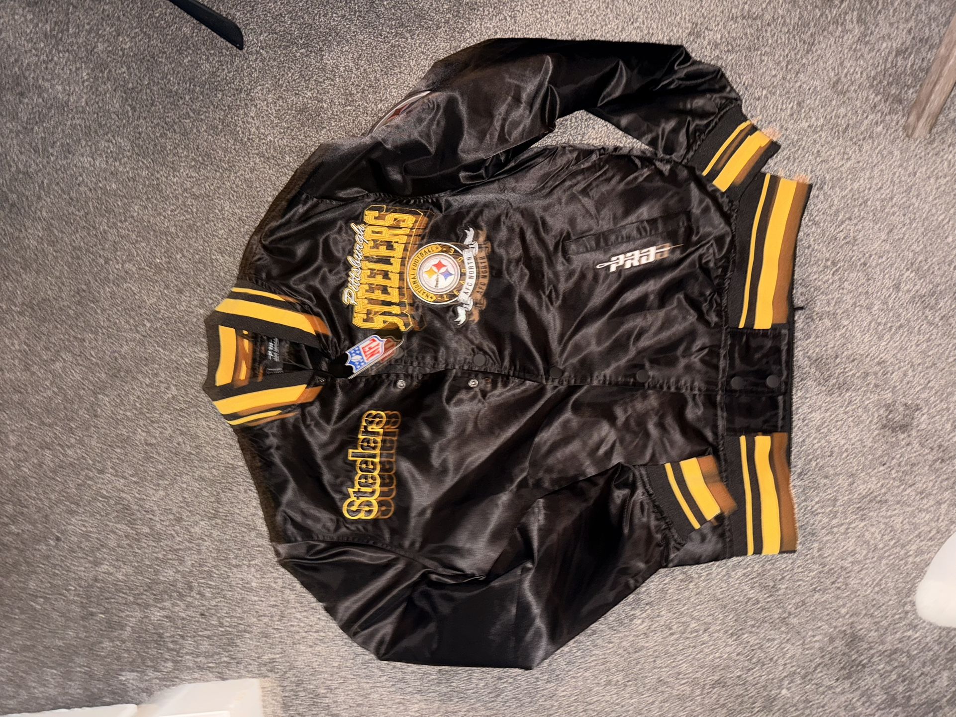 Pittsburgh Steelers Pro Standard Satin Jacket (Size L) – New w/ Tags 