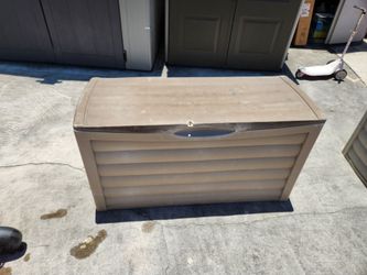 Suncast Outdoor Patio 103 Gallon Deck Box, Resin, Light Taupe, 56.5 in D x 24 in H x 21 in W, 25 lb