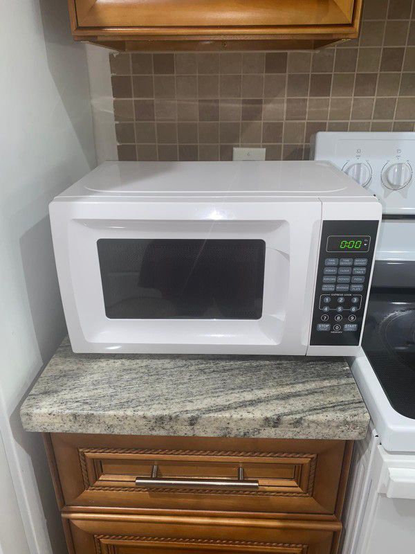 Microwave BEST OFFERS ACCEPTED!!!!