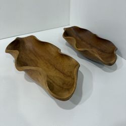 Vintage set of 2 Wood Bowls 