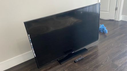 55 inch Samsung Tv with remote (and Xmas stickers )