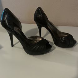 Guess Shoes Size 7 1/2