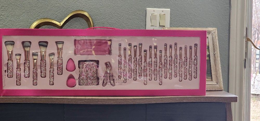 Viral Bling Makeup Brushes