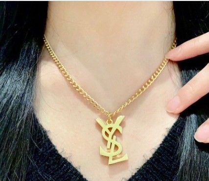 A classic women's necklace