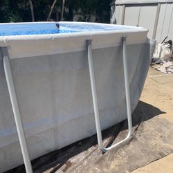 Above Ground Pool with Pump 