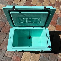 Yeti 45 Tundra Ice Cooler