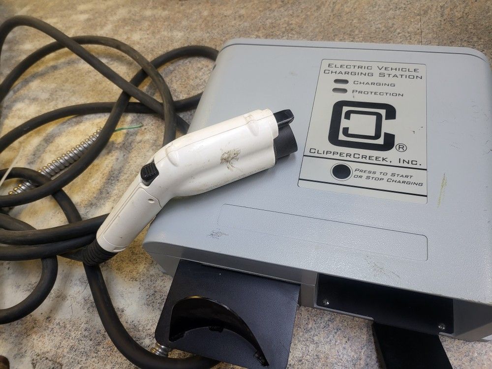 ClipperCreek Inc DS-100 Electric Vehicle Charging Station High-powered, Level 2