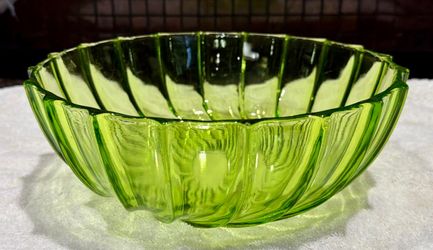 Vintage Federal Glass Rhythm Green Limelight Serving Bowl 3D Swirl Pattern 1960s! Perfect condition!
