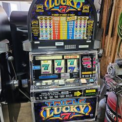 IGT SLOT MACHINE (TRIPLE LUCKY 7S)