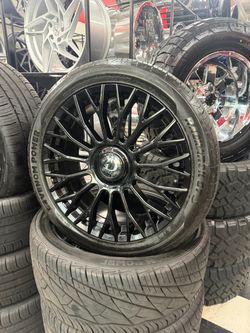 22” DOLCE WHEELS & 285/40R22 VEMON