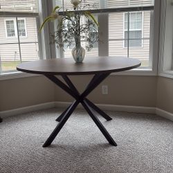 47’’ Round Table