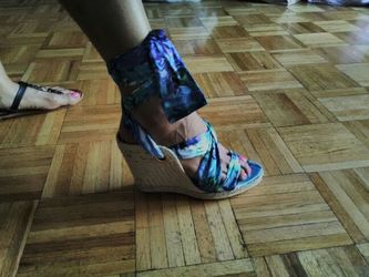 BCBG ankle wrap wedges sizes 8+9.5+10