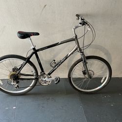 BICYCLE GIANT 21 SPEED SIZE 26 BRAND NEW 