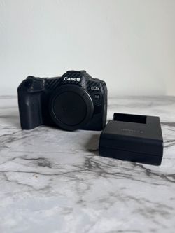 CANON R8 body only + accessories