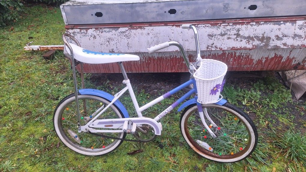 VINTAGE? WINNEBAGO PRINCESS GIRLS BIKE BANANA SEAT 
