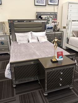 6pc King Or Queen Bedroom Set