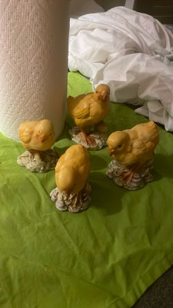 4 Older ceramic baby chickens