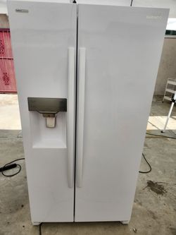 Near new Side by side refrigerator in excellent condition