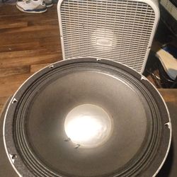 Like new vintage 12 inch Peavey 4 ohm loudspeaker huge magnet high power 65 bucks