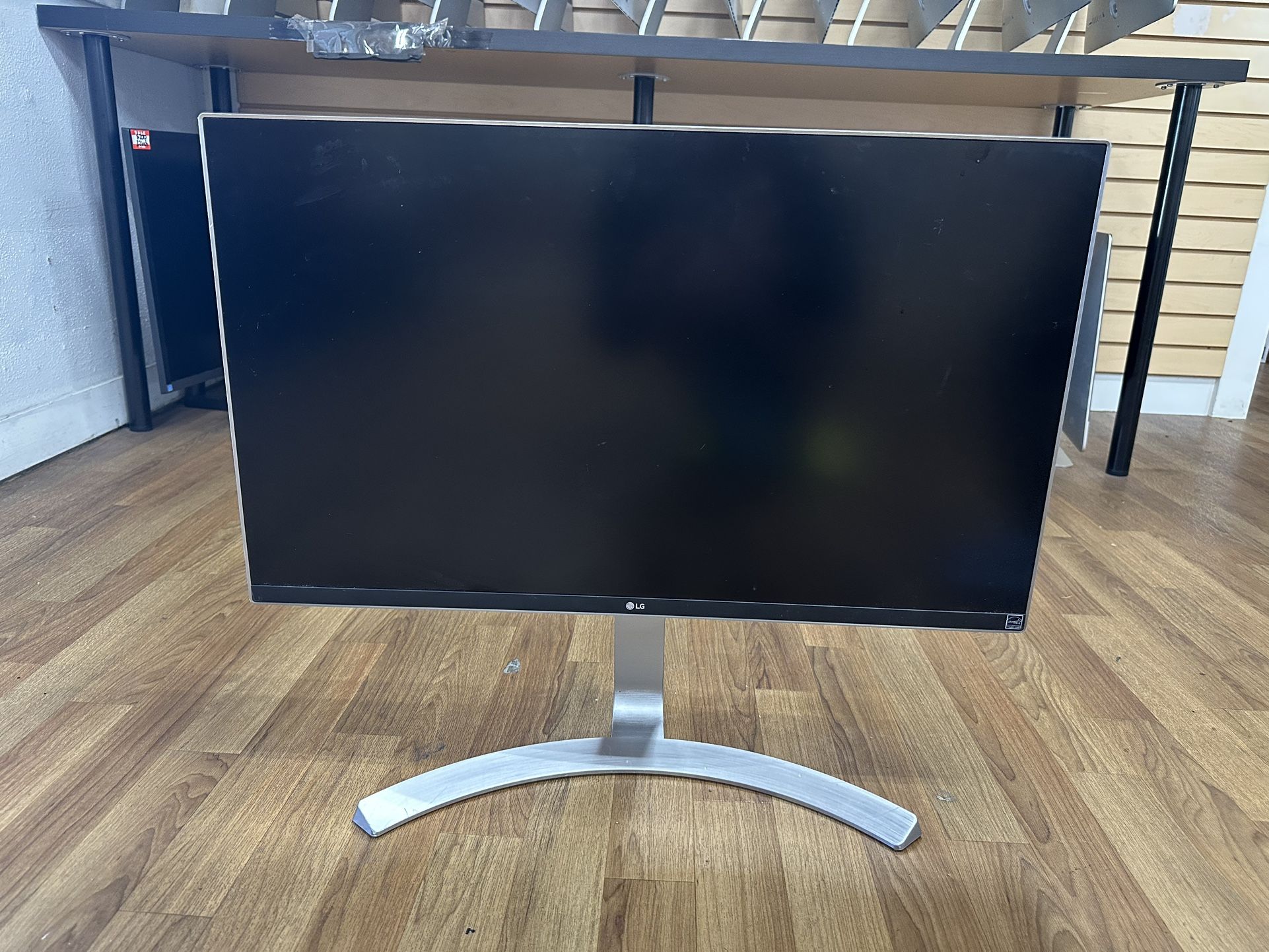 LG Model 27MU88-W 27 inch 4K LED monitor 3840x2160