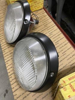 911 930 Porsche H4 HEADLIGHT OEM ASSEMBLY PAIR Part# 0 301 800 103