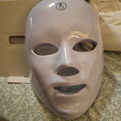 Brand New Modern Elegance Light Therapy Mask