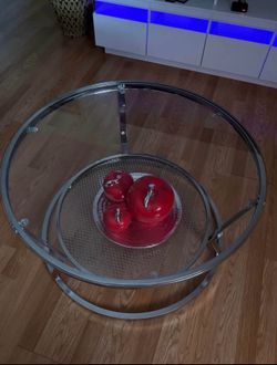Round coffee table