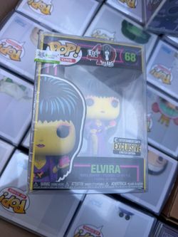 Funko Pop! Vinyl: Elvira, Mistress of the Dark - Elvira (Black Light)