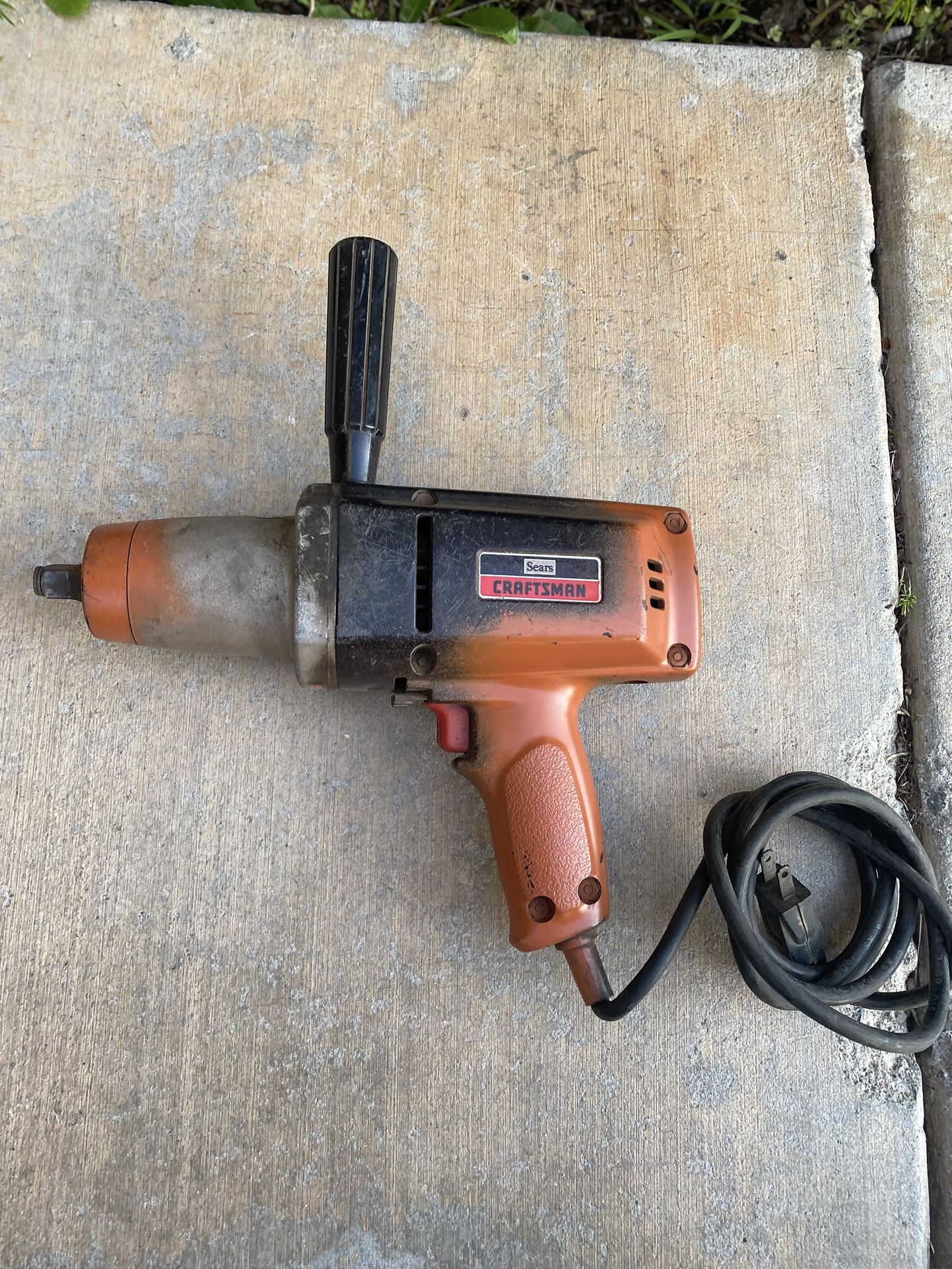 Selling A electrical Craftsman 1/2 Impact Wrench , in good condition