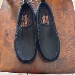 NEW Men’s Leather Sketcher Relaxed Fit Memory Foam shoes