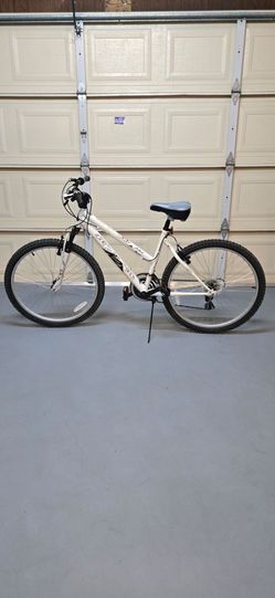 K2 Trailhead 21-speed Mountain Bike 26" Tires.
