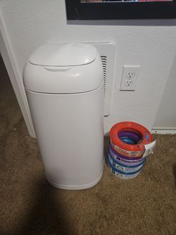 Diaper genie and 4 refills bundle