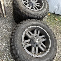 Se Venden Llantas Medida 275-65-18 