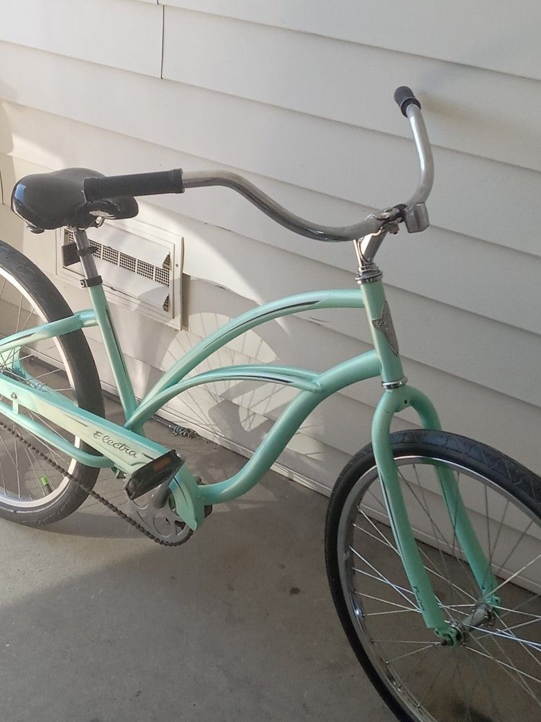 26 INCH WOMENS ELECTRA BRAND HI END BEACH CRUISER BIKE SUPER NICE VERY COMFORTABLE GREAT DEAL 