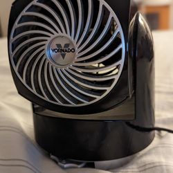 Vornado Flippi V10 Compact Desk Fan 