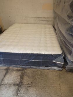 💤💤💤 $499 stearn and foster available $499 💤💤💤