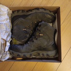 Size 8 For Woman Boots Oboz 7" with Brand New Ice Spikes
