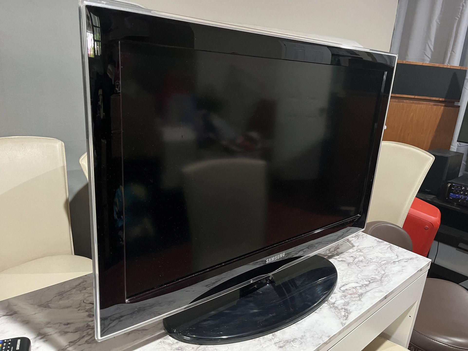Samsung LCD TV 32” LN32D450
