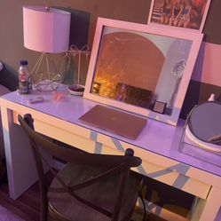 Vanity With Vanity Mirror! 