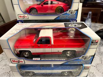 Maisto Special Edition 1974 Chevrolet C10 Cheyenne Super “ Red & White” 1:18 Scale Die-Cast