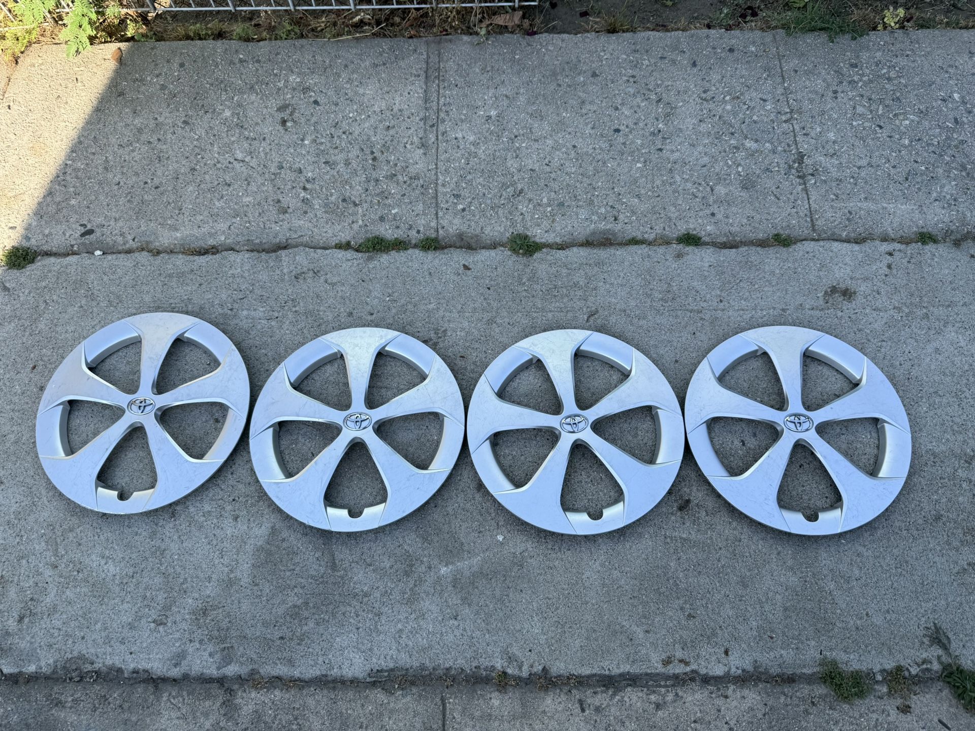 Toyota PRIUS HUBCAPS 42(contact info removed)0