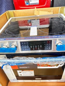 NEW Electrolux 30” Electric Convection Range – Stainless Steel.