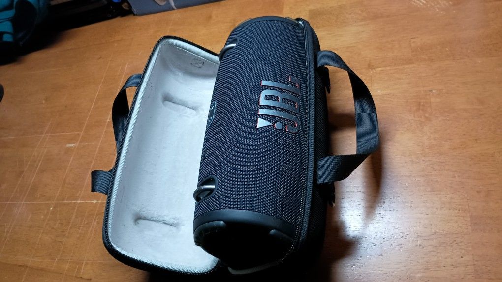 Jbl Speaker Xtreme 3 Original No Copy, Bluetooth, Great Quality Sounds, Including, Case / Bag, Charger, No Issues, Working Great, Like New