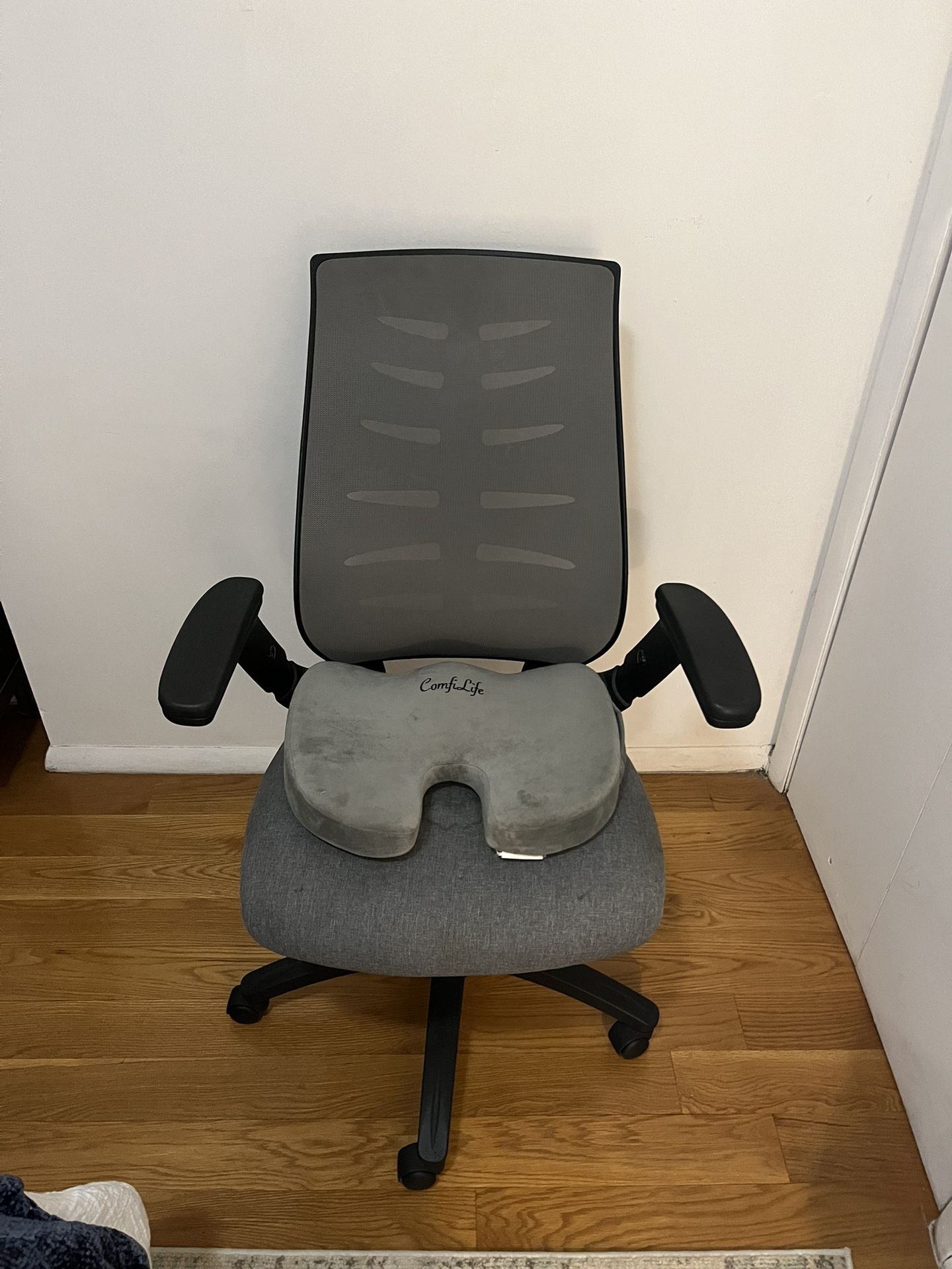 Office / Desk  chair 