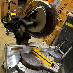 DEWALT 15 Amp Corded 10 in. Compound Single Bevel Miter Saw