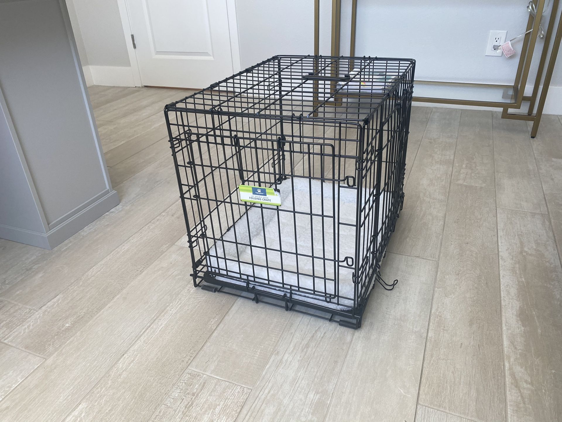 Brand New Dog Crate w/ New Bed Insert