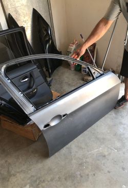 2006 BMW 325 i right passenger door