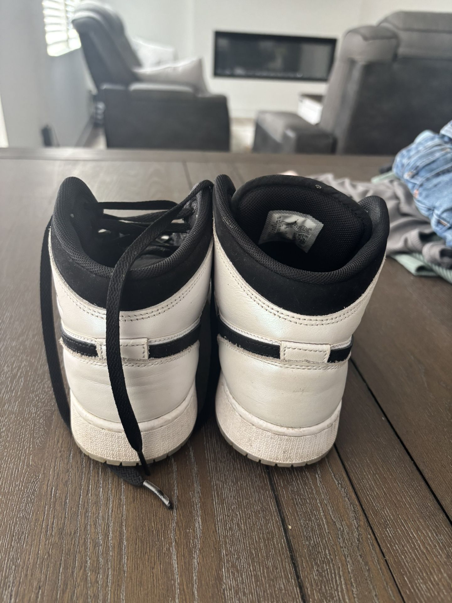 jordan 1 Mid diamond shorts. Size 6Y