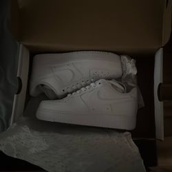 nike air force 1s white size 5 wms